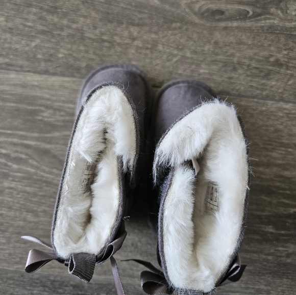 Infant ugg style boots with soft fur - Picture 2 of 5